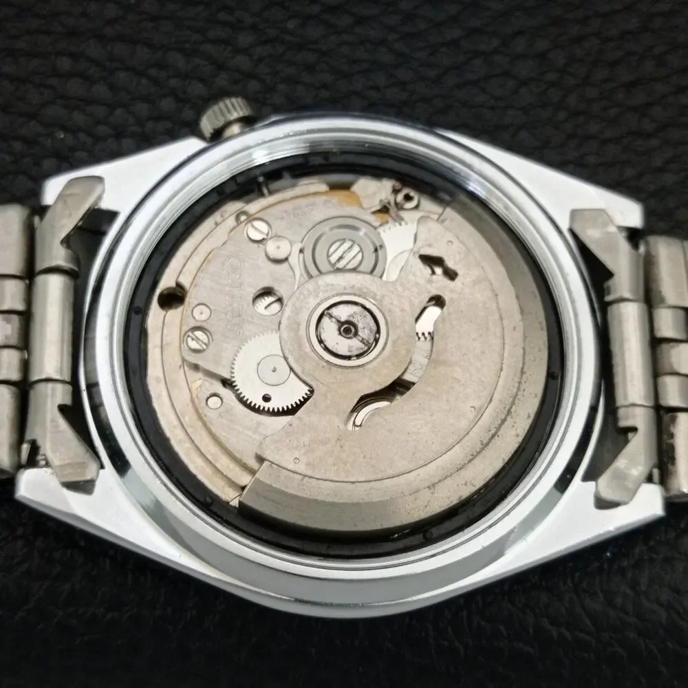 Vintage 1976 Seiko Automatic Mens Silver Watch W/daydate & White accents